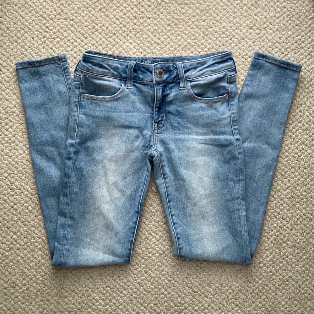 American Eagle Light Wash Super Stretch Jeggings (Size 0 Regular)